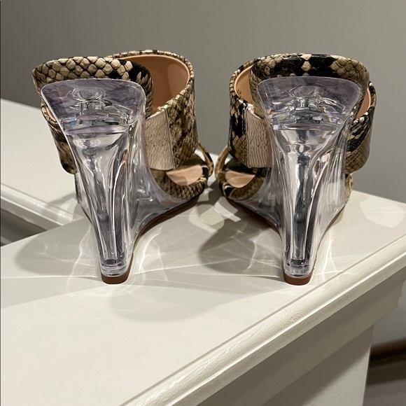 Shoe Dazzle Gold and Black Wedge Sandals - Picture 5 of 7